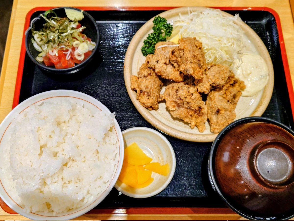 しん tweet media