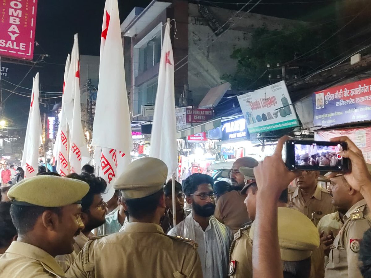 Yesterday UP Police tried to stop SFI from distributing parchas against the closure of govt.schools in UP.First BJP closes 27k schools in UP, then stops those campaigning against it. This is what Mamta also has done in Bengal closing more than 3000 schools.Left is the alternative