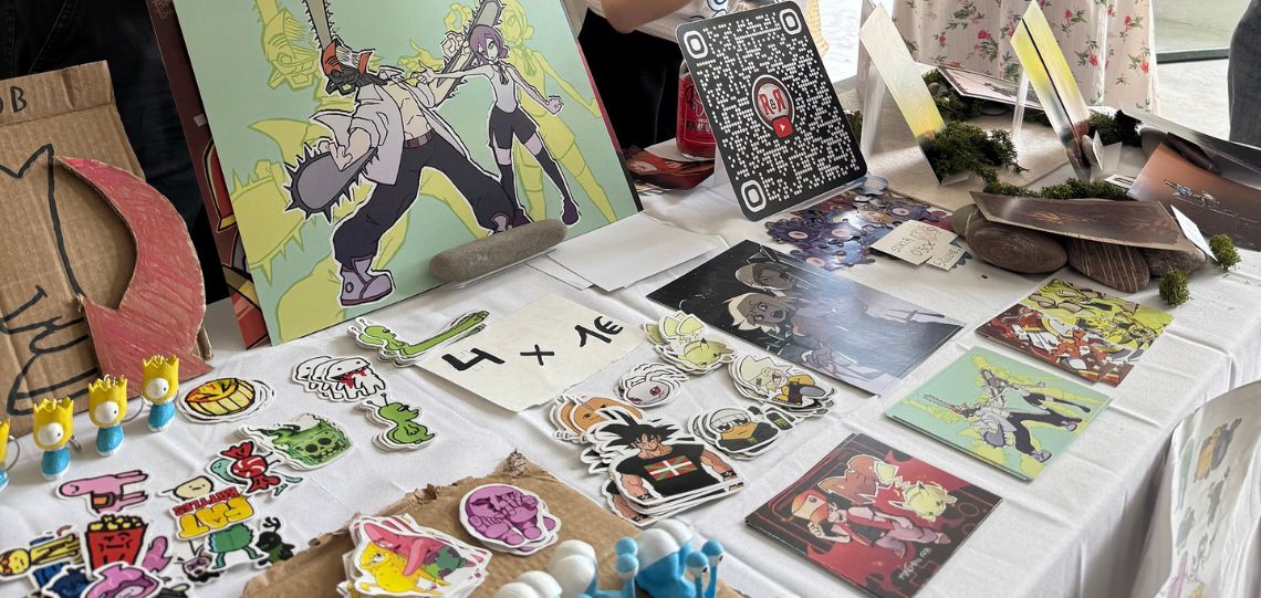 nackom_na's tweet image. Larunbatean, @nackom_na -eko ordezkariak #CreativeMarket -en I. edizioan izan ziren; @Creanavarra -k antolatutako azoka bat, etorkizuneko profesionalak, artistak eta sortzaileak gertutik babesteko.

👏🏼 Tokiko sormen-ekosistema hazten duten ekimenak babesten jarraitzen dugu.