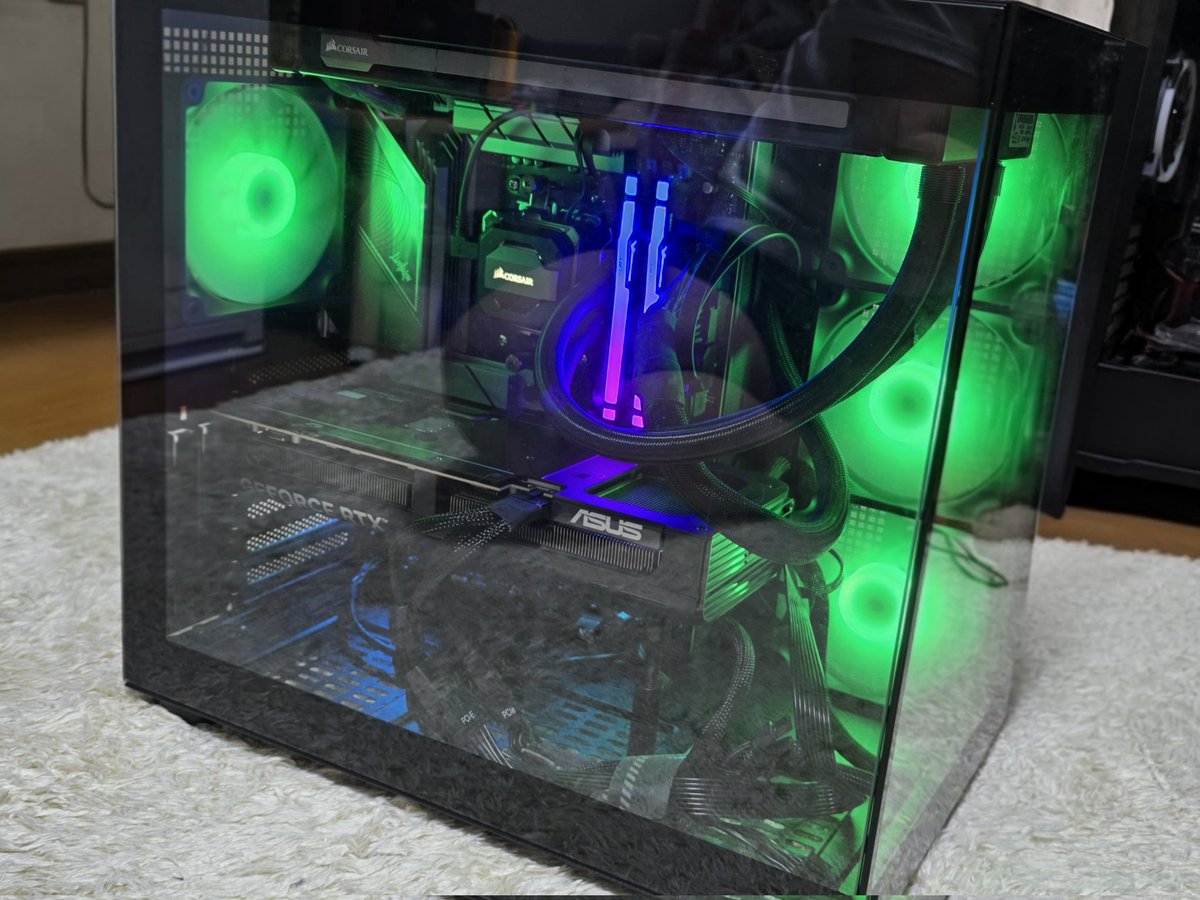 YuGdm's tweet photo. Case：FV150 RE
GPU：RTX5070Ti
CPU： Ryzen 7 9700X
M/B：ASRock B850 LiveMixer
RAM：KINGSTON  DDR5-5600  16GB×2 32GB
Cooler：Corsair H110i
PSU：Corsair RM1000X GOLD

簡易水冷は後々変える(´・ω・｀)
#お前らのPCスペック晒してけ #自作PC #buildPC https://t.co/qy3zemerXI