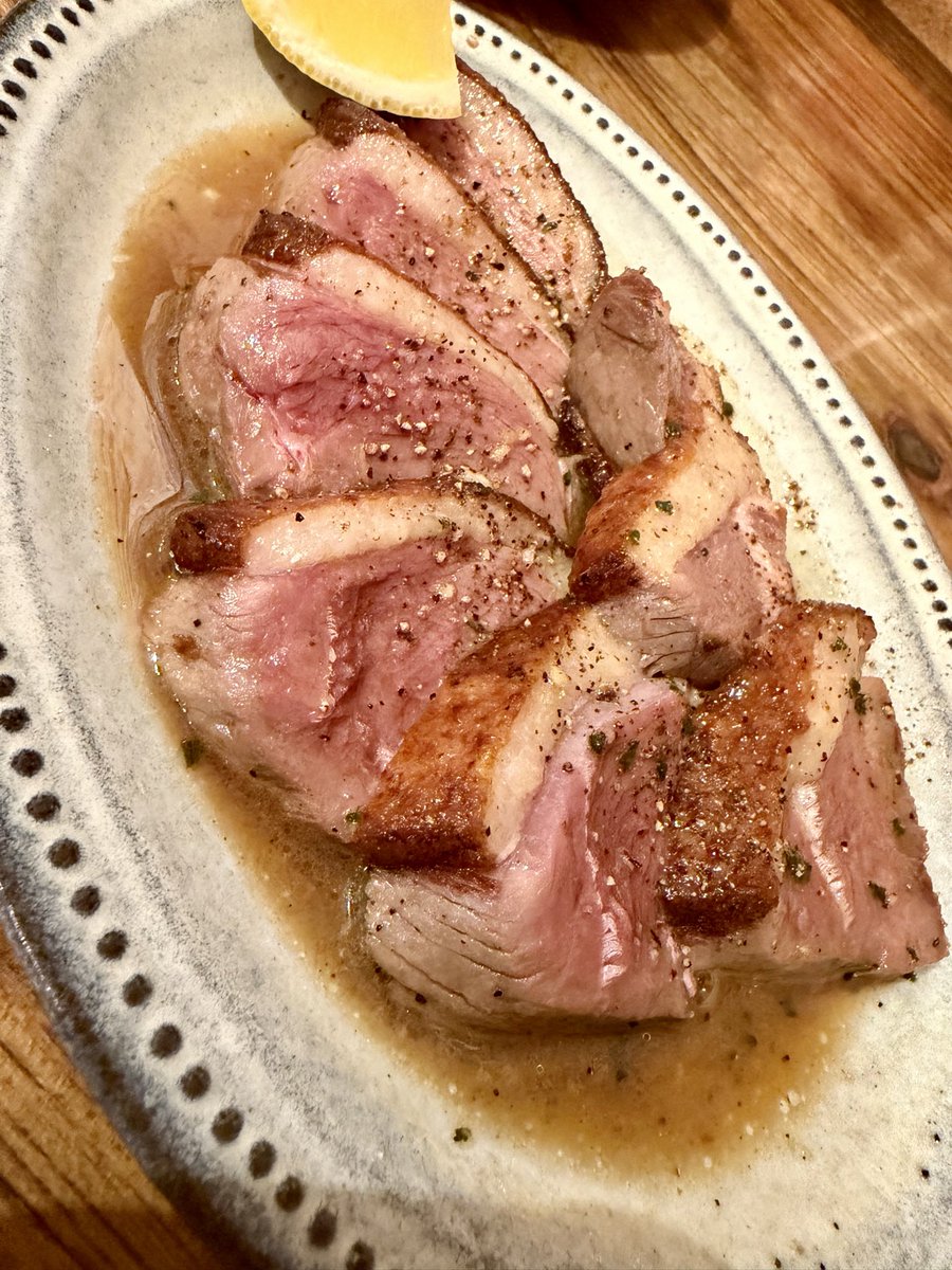 umameshi__'s tweet photo. 鴨タリアータ。鴨は飲み物だったのね。
#目黒 #立飲・ビストロシンサンテ https://t.co/LCuEptE1QF
