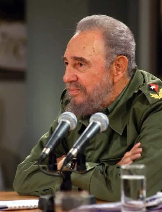 #FidelPorSiempre» “La inteligencia es el tesoro más grande. La inteligencia cultivada, el capital humano es lo que hace posible que podamos hablar de miles de médicos ayudando a otros países”. #100AñosConFidel 
#DefendiendoCuba #LaPatriaSeDefiende #CubaEstáFirme 

<a href="/DiazCanelB/">Miguel Díaz-Canel Bermúdez</a>