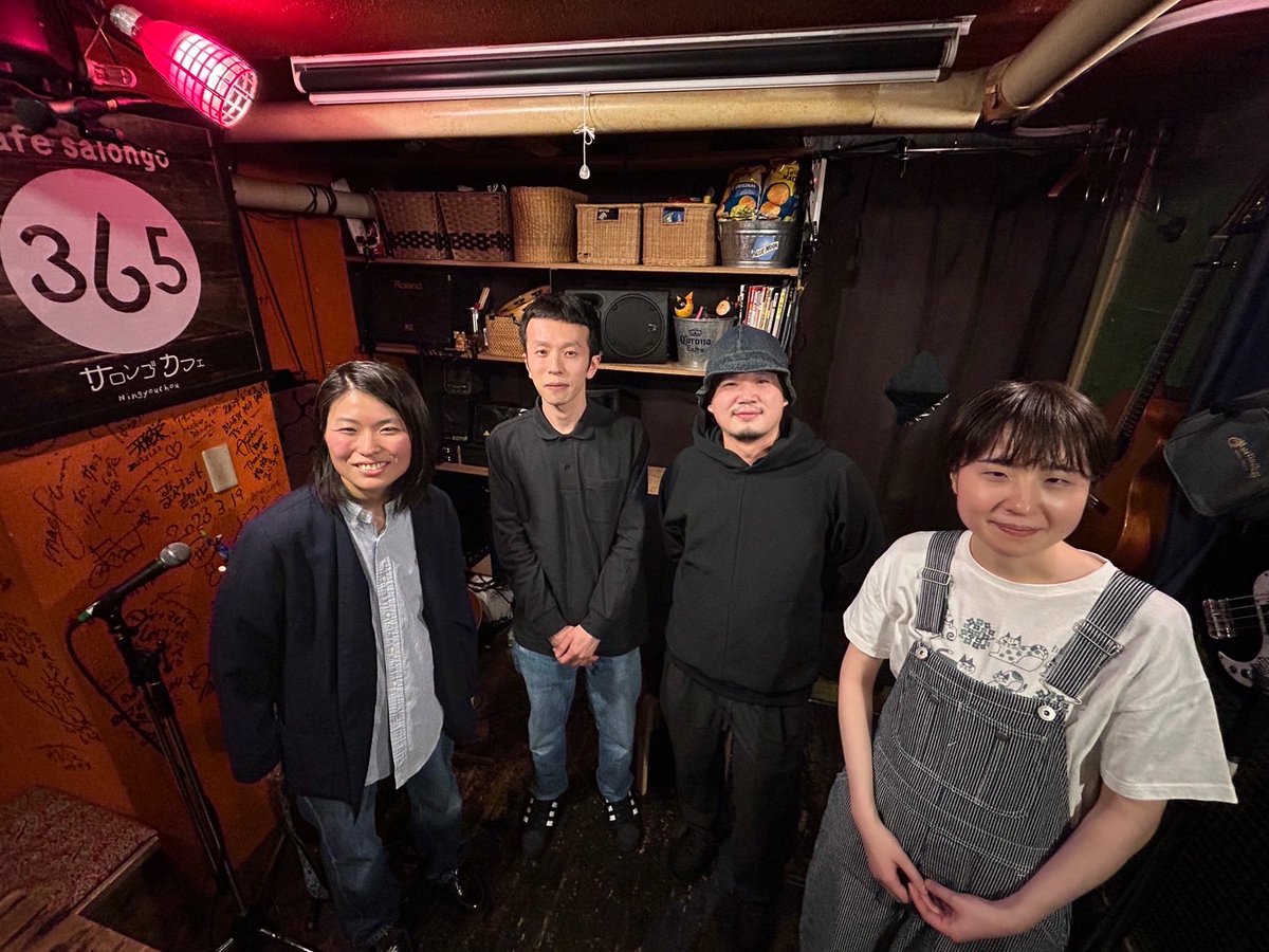 kuma_ryo's tweet photo. ４月は人形町のサロンゴカフェと落合の晴れ間で演奏させてもらいました。

サロンゴカフェでは、出演者全員はじめましてでしたけど、それぞれが自分の歌、曲を持っている方たちで聴きごたえがありました！
流石のサロンゴブッキングでした！ありがとうございました！ https://t.co/JKU0vThjpC