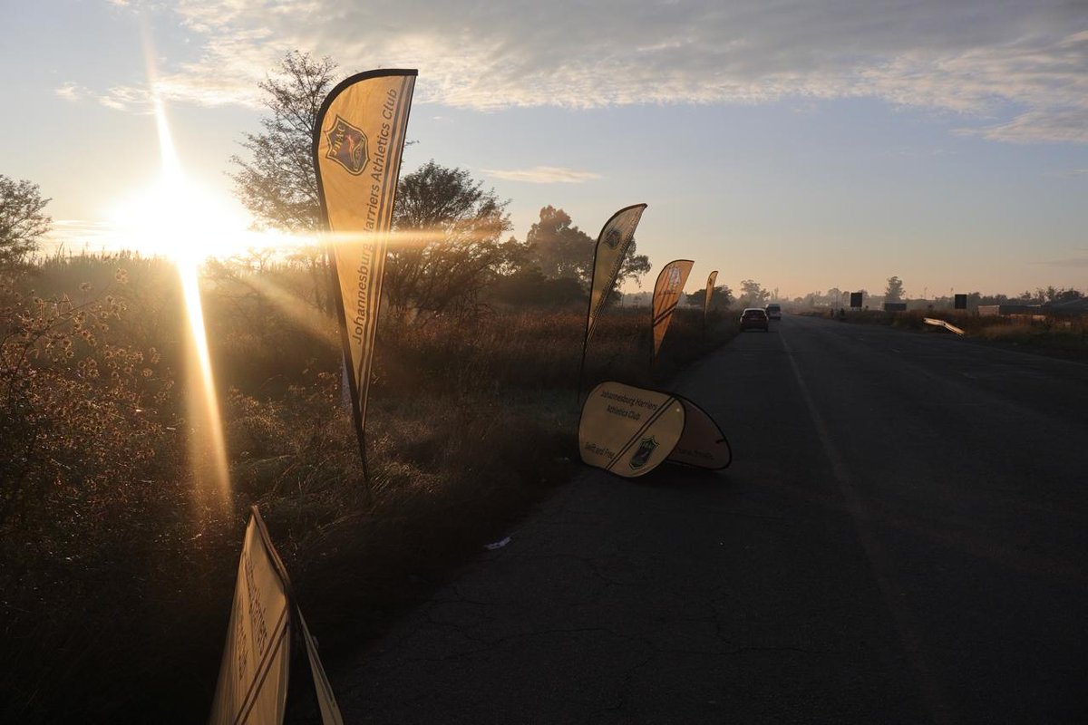 JHB_Harriers's tweet image. We were out this morning cheering, supporting, and sharing our energy at the @katlehong_athletics_club Comrades Training Run! 💛🖤  🏃🏿‍♀️ 🏃‍♂️ 

#togetherness 
#neighbourly 
#swiftandfree 
#runninglife