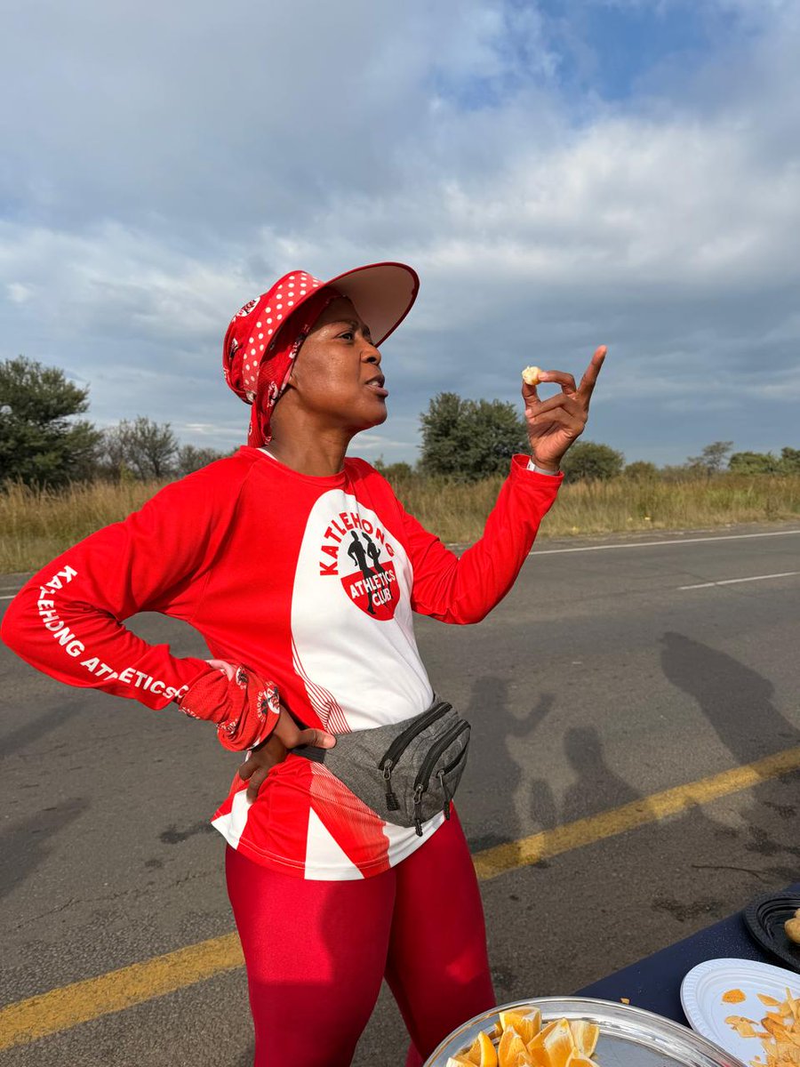JHB_Harriers's tweet image. We were out this morning cheering, supporting, and sharing our energy at the @katlehong_athletics_club Comrades Training Run! 💛🖤  🏃🏿‍♀️ 🏃‍♂️ 

#togetherness 
#neighbourly 
#swiftandfree 
#runninglife