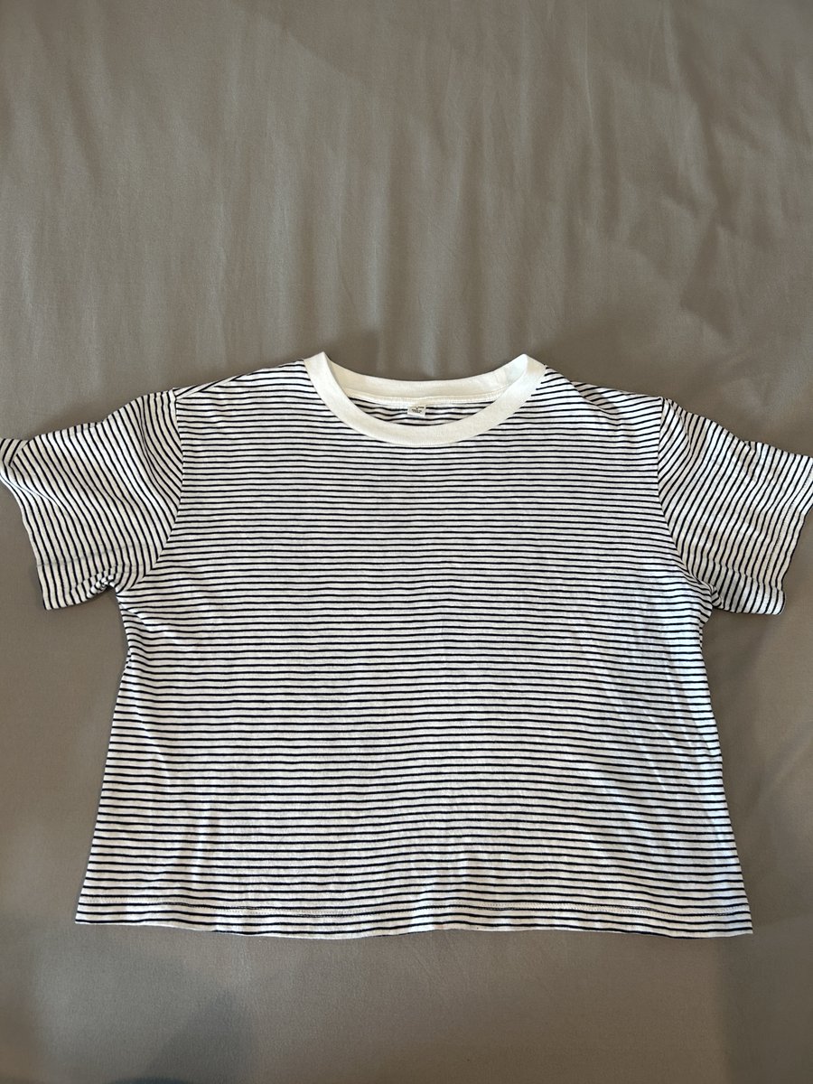 myaidadea's tweet photo. 🪽Uniqlo เสื้อยืดลายทางสีดำ
size s อก 32-34
price 100.- https://t.co/8DRszryg7q