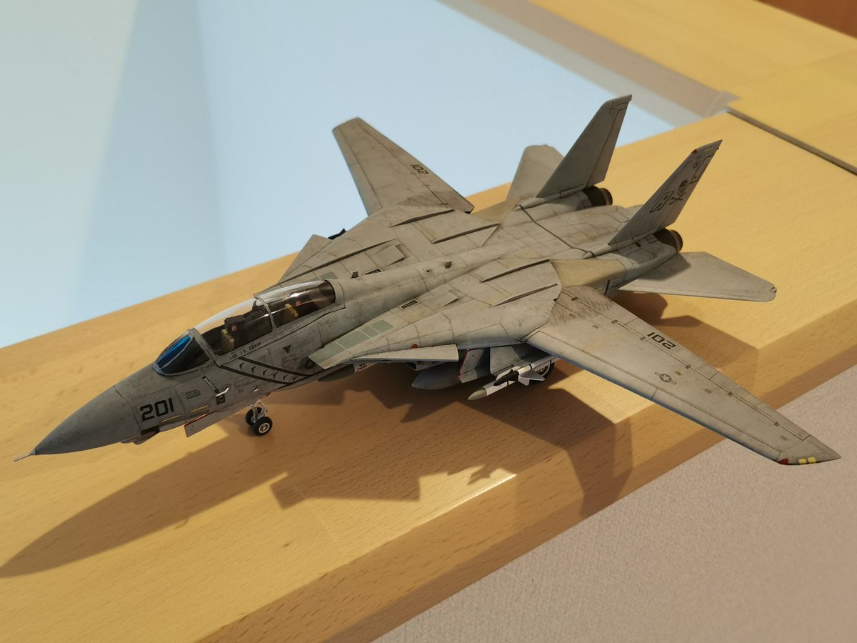 ハセガワ 1/72 F-14A トムキャット(ロービジ)
Aならば....ってことであえてグローブベーンを展開して製作。ウォッシングして目立たせてやれば凸モールドでも案外いい感じになってくれると知れたのは収穫、ハイビジの方も作ってみたいな....