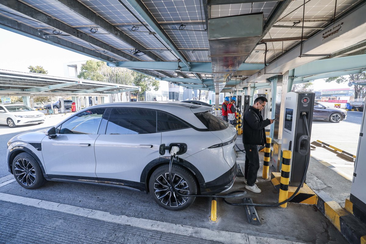 ChinaDaily's tweet image. China's total number of #EV charging facilities reached 21.48 million by the end of March 2026, a year-on-year increase of 46.9 percent, official data showed. #energy bit.ly/4sVVV04