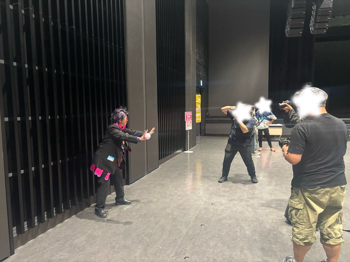 やせいの  カメラマン  たちに  かこまれた  ！    ▼