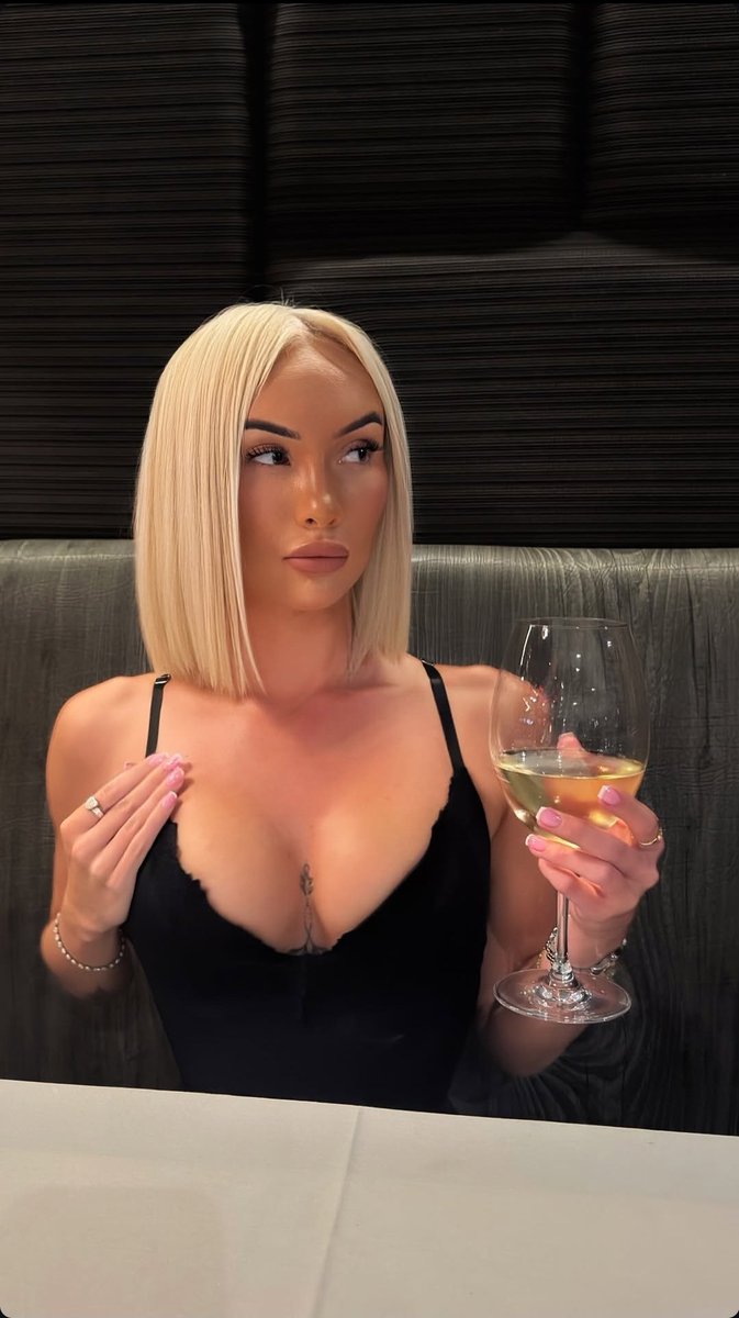 latexandheels's tweet image. Perfect Blonde Babe
#blonde #babe #sexy #cleavage #wankchat #cuck #goon #cumtribute #goonette #gooner #handhumpers