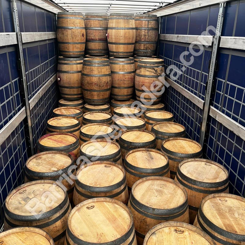 barricasmadera's tweet image. Last week, our supplier offered us this truck, and today it is already being loaded for one of our clients. Speed, efficiency, and commitment in every management and sales operation.🚛

A load of barrels 225L: fresh, prepared, and ready to be filled again.

#distillery #spirits