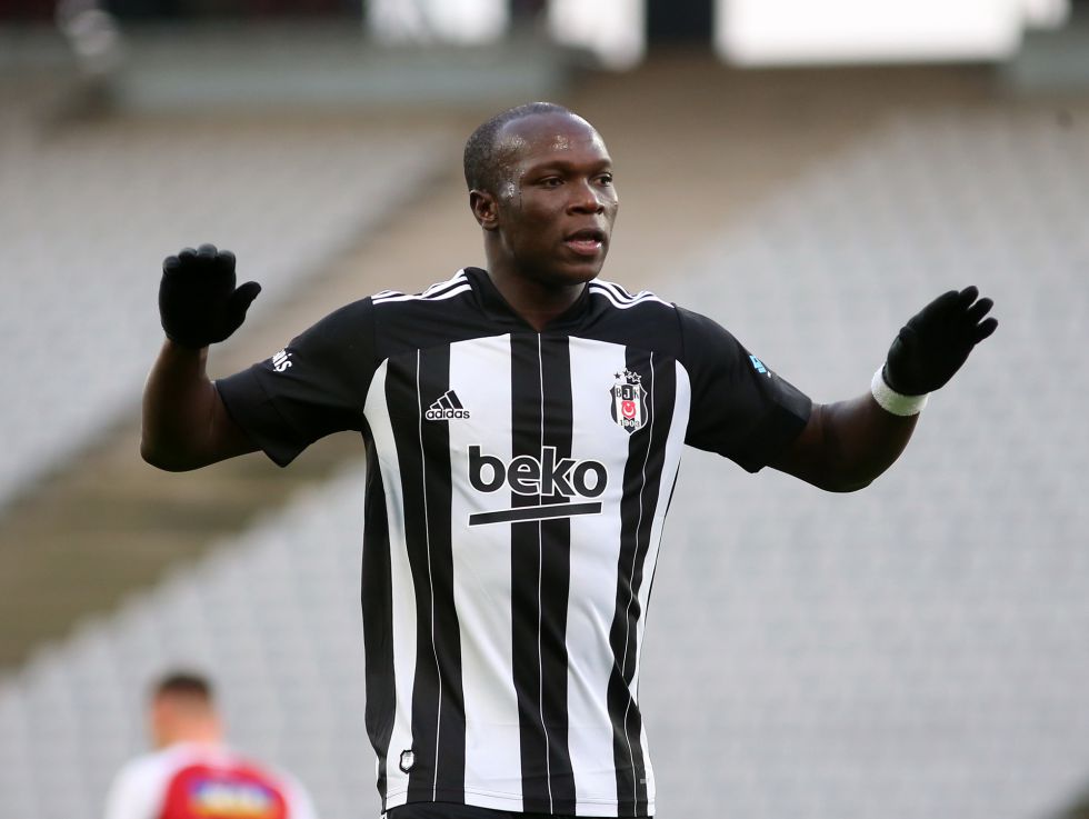 Beyaz Forma Siyah Şort tweet media