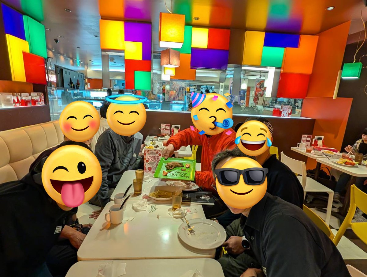 CHU_161's tweet photo. マラソン大会に参加した直後の汗臭いオッサン６人でスイパラ襲撃し
リア充や推し活女子を駆逐してきた

しかも俺へのバースデープレート付き🎂
みんなありがとう😂😂😂 https://t.co/GyTICgzb6a