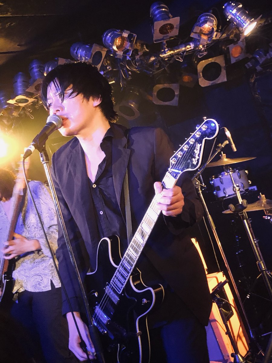 CafeSr400's tweet photo. 2026.0428 新宿Marble
Digital Single「真紅の青」 RELEASE TOUR
「BLUE OF CRIMSON TOUR」TOUR FINAL
「三つ巴の乱」
hotspring
『Seventeen』
ゲストにDARUMA  DANCER（オオサカユウヤ(YAPOOL) ）with むつき(サテライト)
を迎えての演奏🎶
DARUMA県にもライヴに来てほしい！ https://t.co/ZFCDLEFWK4