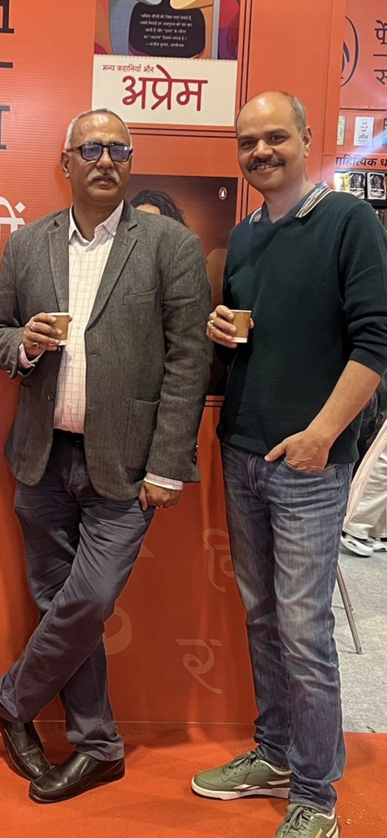 Shivendrak's tweet photo. जबरदस्त रिपोर्टर, शानदार लेखक और पेंगुइन परिवार के सभी लेखकों के चहेते बड़े भाई संजीव जी को जन्मदिन की बहुत बहुत शुभकामनाएँ। 
@drsanjivkmishra जी की जय जयकार 🎂🎂 @mathur_vaishali इनको बोलिए कि अगली बार कानपुर से आएं तो बनारसी के लड्डू खिलाएँ 😊😊 https://t.co/tRbhljvDqd