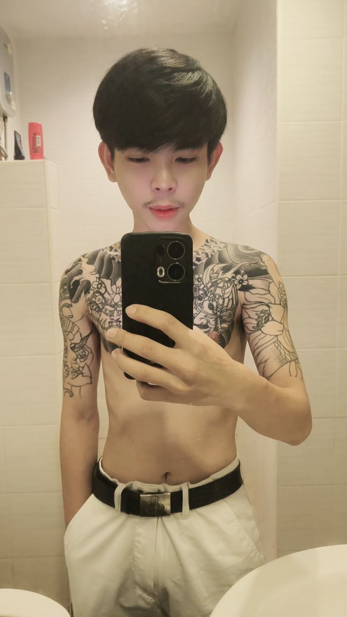ปอ tweet media