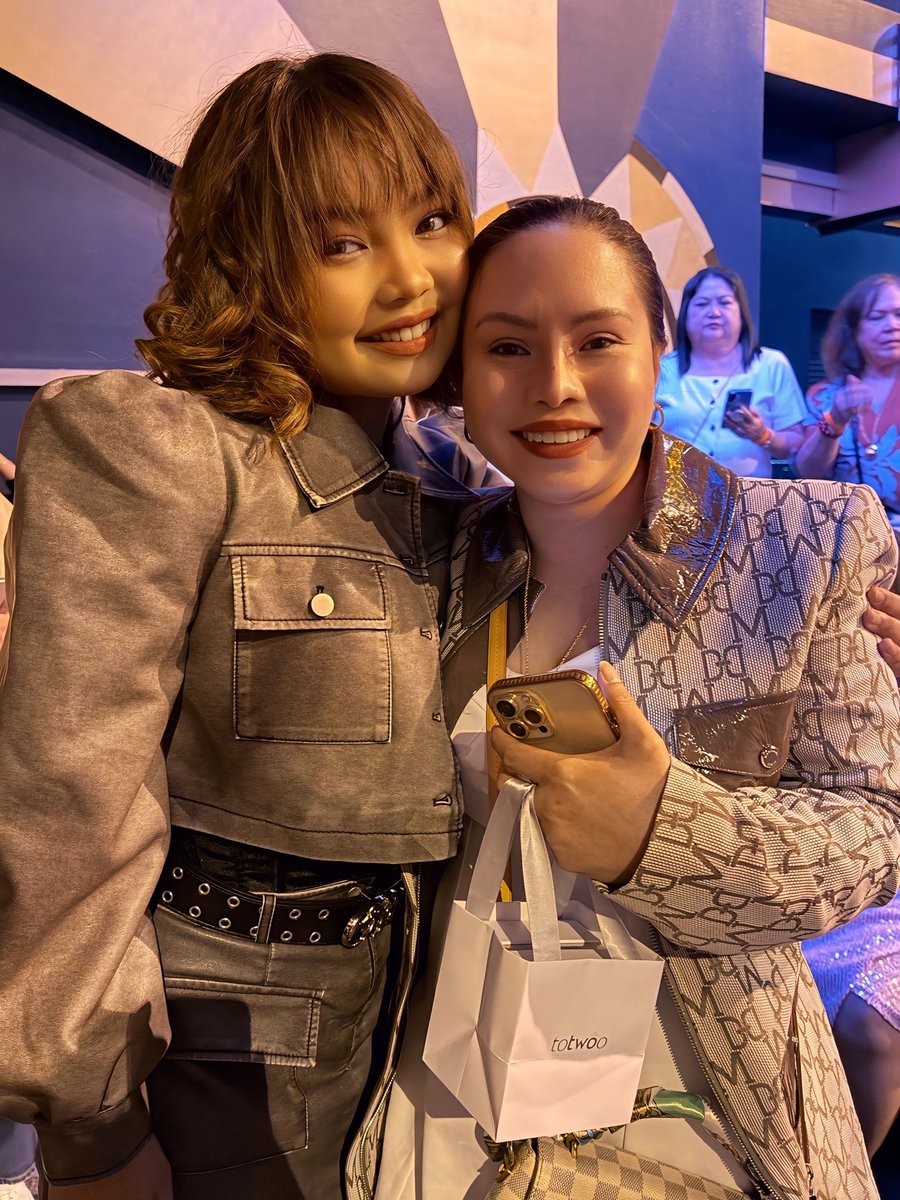 We met <a href="/multoniangeles/">Multo_ni_C</a> earlier. Salamat po sa pagmamahal at suporta kay Carmelle. ❤️🫰🏻