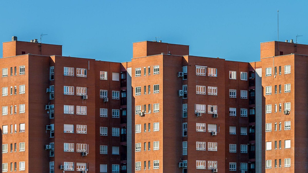 El número de hogares que posee una vivienda cae un 22% 🏡

Los grandes propietarios cuadruplican su patrimonio.

rtve.es/n/17042101