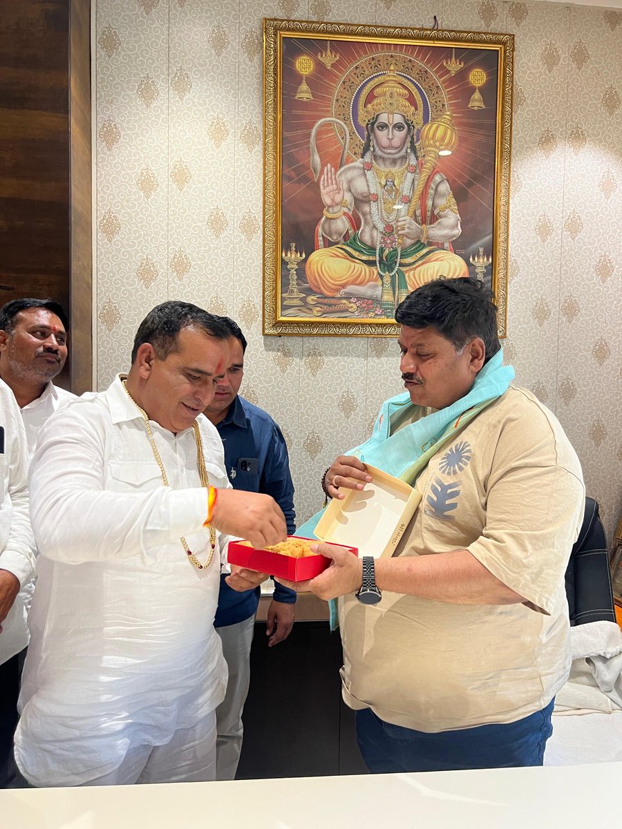 bjpanilfirojiya's tweet image. उज्जैन विकास प्राधिकरण के नव नियुक्त उपाध्यक्ष श्री रवि वर्मा जी का आज निज कार्यालय पर आत्मीय स्वागत एवं सम्मान किया।
इस अवसर पर उनके उज्ज्वल कार्यकाल हेतु शुभकामनाएं प्रेषित करते हुए उज्जैन के समग्र विकास और जनहित में उत्कृष्ट कार्यों की कामना की।
#ujjain #Development