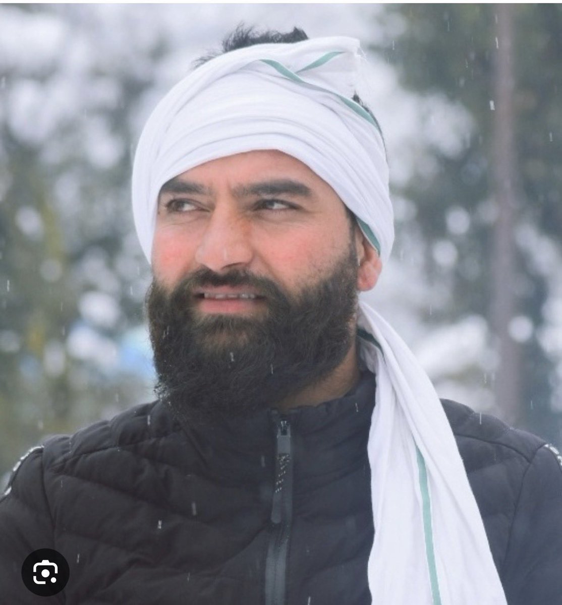 TARUNspeakss's tweet photo. This is Mehraj Malik, AAP MLA from Doda, Jammu & Kashmir

He was booked under Public Safety Act in 2025 for raising issues of Public

Today, J&K high court has quashed his detention after 229 days

He could have joined BJP like Chadha & would have come out but he chose to fight

Today, he is an inspiration. He didn’t bow down in front of Modi govt. 

Satyamev Jayate 🙏🏻