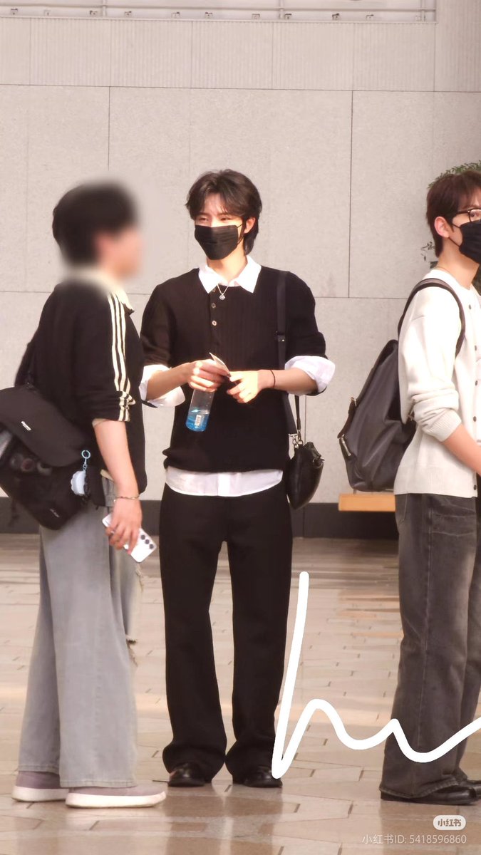 nkzpopbase's tweet photo. Fanmade lineup Puppycats, which consists of Jin Bomin, Kim Jiyong, Jang Kyuhyun, Miyata Haru, Lee Junseo, and Suzuki Kaira, seen at Gimpo Airport alongside a new face! https://t.co/R6GltXT11C