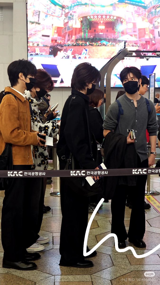 nkzpopbase's tweet photo. Fanmade lineup Puppycats, which consists of Jin Bomin, Kim Jiyong, Jang Kyuhyun, Miyata Haru, Lee Junseo, and Suzuki Kaira, seen at Gimpo Airport alongside a new face! https://t.co/R6GltXT11C
