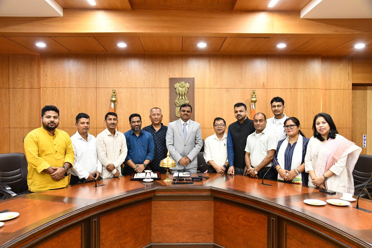 CSAssam_'s tweet photo. Had a privilege and pleasure of meeting with the newly elected Executive Committee of the Gauhati Press Club led by Shri Khagen Kalita- President, and other distinguished members of the Club and had a very constructive interaction today in my office.

They shared key concerns- most notably, the long-pending need for allotment of government land for a permanent office. Remarkably, even after 50+ years and serving over 1,500 media professionals, the Press Club still operates without its own premises. They also proposed a structured Group Health Insurance Scheme for journalists, in partnership with a PSU or the State.

Recognized and appreciated the Club’s important role over decades in strengthening the interface between administration and the public. Assured them that their concerns will be examined with due priority and processed as per established procedures.

Also discussed the need to clearly define the scope of “press” in today’s expanding digital and media landscape. Requested the Press Club’s inputs in shaping a more inclusive, forward-looking policy framework so that benefits reach all deserving media professionals.

We agreed to work together in this direction- for a stronger media ecosystem and, ultimately, for the larger public good.

@pressclubghy