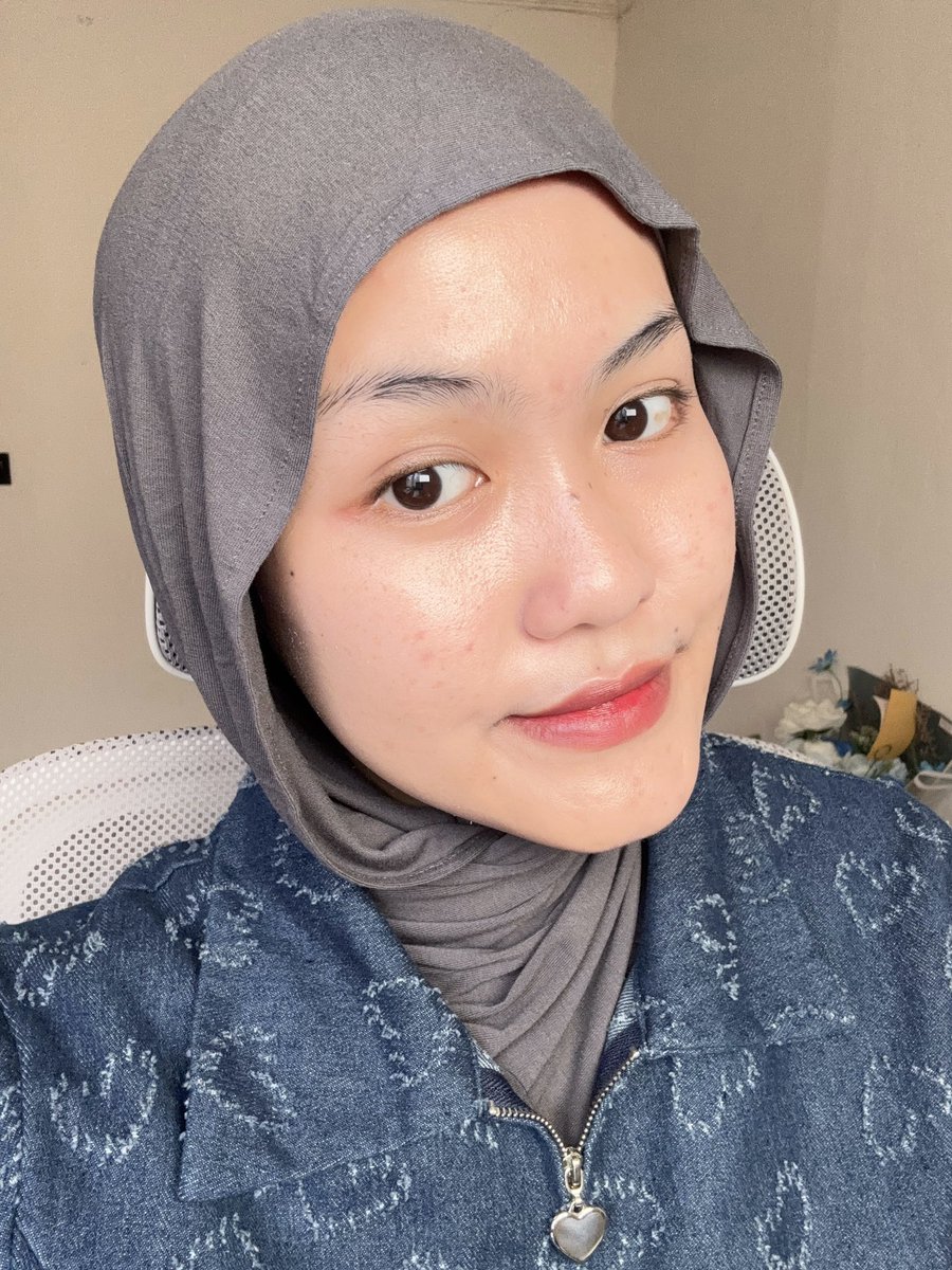 ternyata last stock kemarin tuh mau upgrade… kukira mau discontinue T_T

sesuka itu sama tone up sunscreen ini soalnya gak bikin jadi abu-abu monyet 😭👌🏻