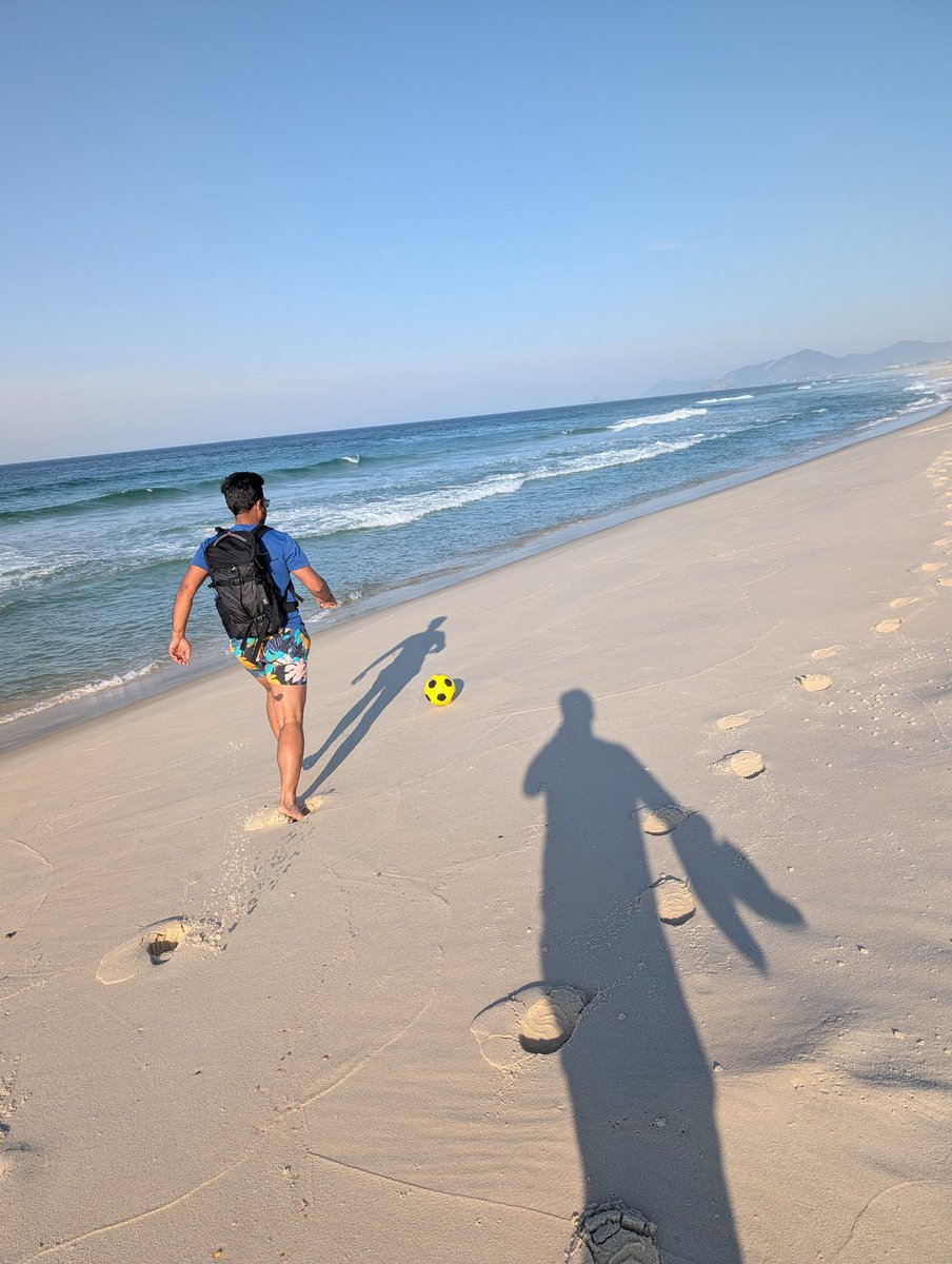 pcastr's tweet image. Fun last #runconference at #ICLR2026 , included sidewalk and beach running, a little soccer ball kicking, and going in the Ocean!
also passed some lifeguards in training during my last sprint 🏃🏽