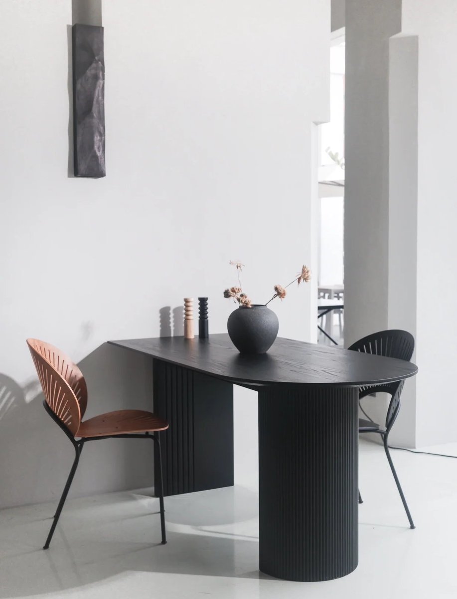 vagsurfshop's tweet image. "Upgrade your workspace with minimal vibes! A sleek laptop, potted succulent, and stacked notebooks = focus + calm. Less clutter, more creativity  #DeskGoals #WorkFromAnywhere"