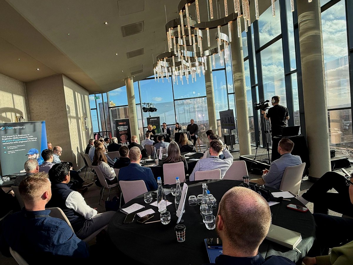 CopperbergAB's tweet image. #FlashbackFriday: Highlights from #FieldServiceForumUK 2026! Panelists tackled #predictivemaintenance, workforce readiness &amp;amp; business models. 

💡 Key takeaway: Future-ready service connects what exists, not just adds more. 

#fieldservice #manufacturing #fsm