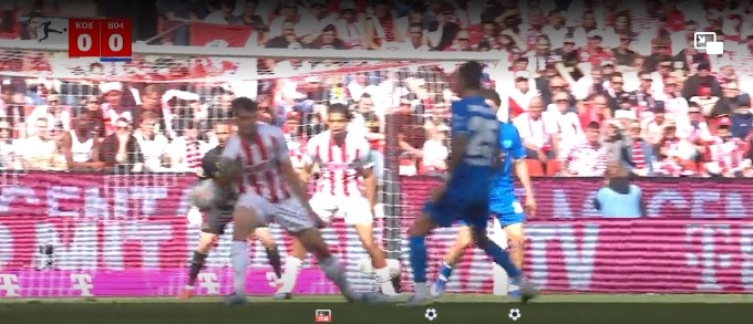 IgSchiri's tweet image. Auch lt. #Sportschau, Elfmeter vertretbar.  "Oberarm geht zum Ball, sieht erst aus wie angeschossen, aber Arm bewegt sich in Schussrichtung, Treffer unter der T-Shirtgrenze und kein VAR. Da hilft kein lanentieren, Elfer muss man nicht geben, kann man aber." #KOEB04