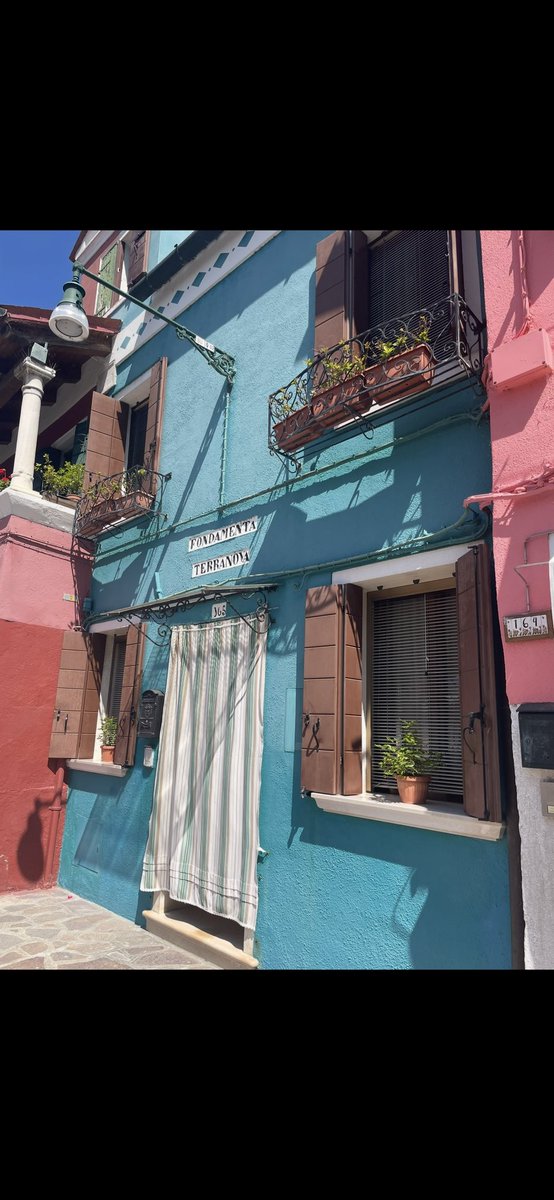 mandyblonde's tweet photo. Burano, Venice in Italy 🇮🇹 is one of my new fav places 💕 a photographers dream 📷 https://t.co/8NLPWu3Xpw