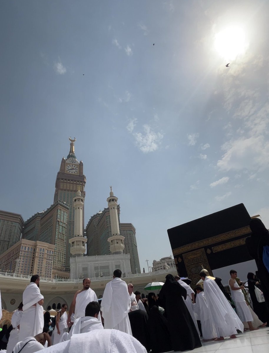 y1__6's tweet photo. لبيك اللّهُم عمرة 
طاب اللقَاء و قرةَ العين وأرتوى القلب 🤍 https://t.co/apm61pzrur