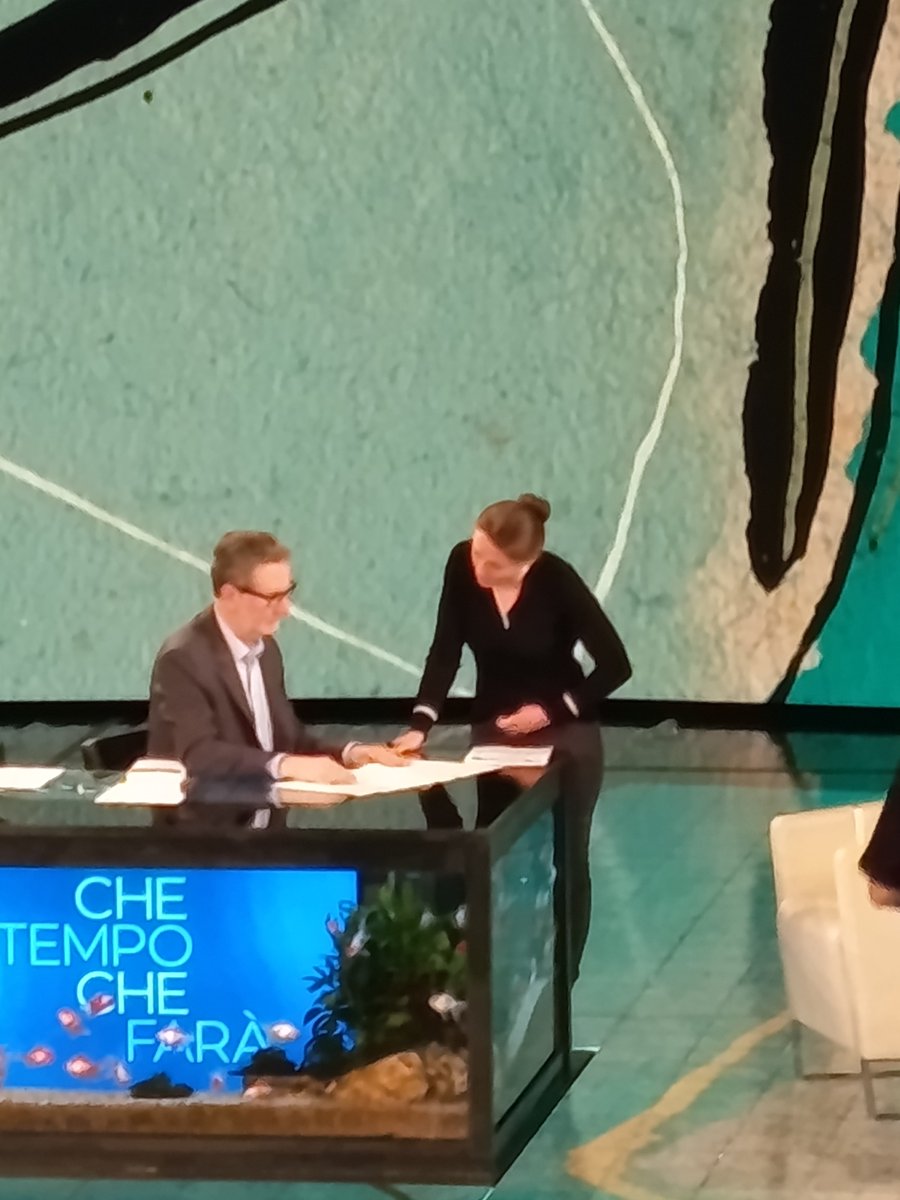 oiɿoƚƚiV tweet media