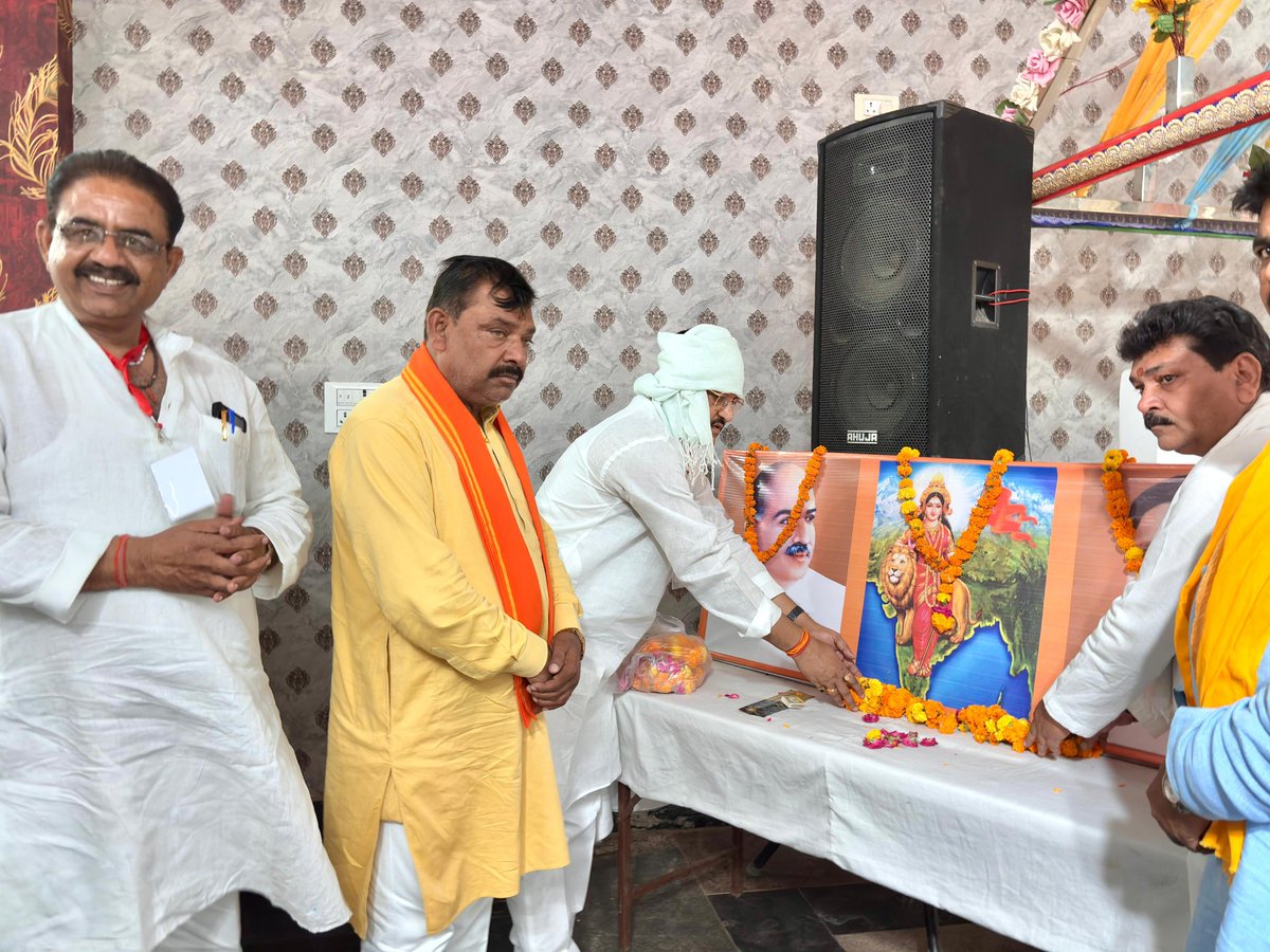 Ramkesh Nishad (मोदी का परिवार) tweet media