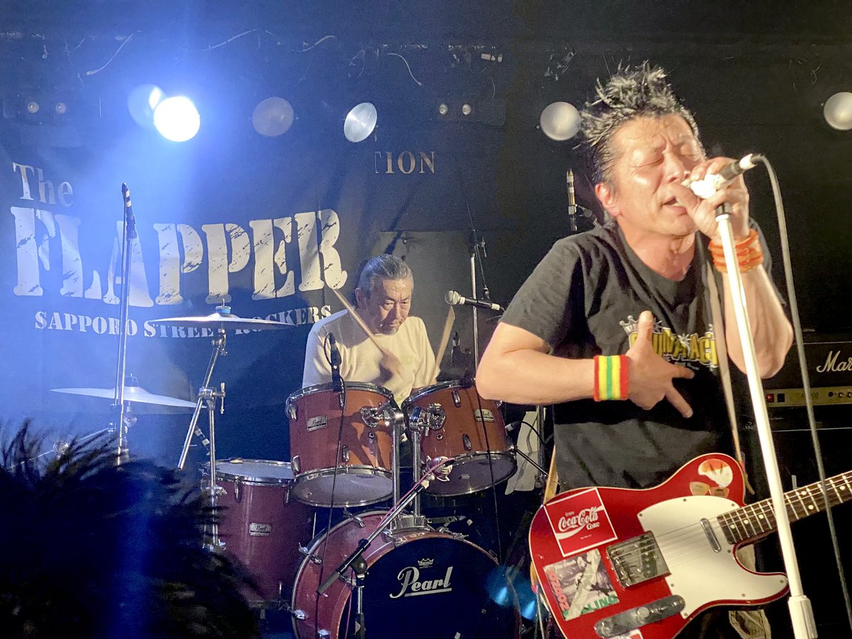 昨日もカウンタ―アクション。
初めて見たドリルズ。大所帯でワイワイしていて楽しかった。
久し振りのHELLsy &amp; The Dynamitesは、ギターにNOBHIROでレアなうえ、キーボードも入ってましたー。
トリはThe FLAPPER。ぴーくんはダブルヘッダー。オッケーオーライ！！三上さんかっこよかったなー。