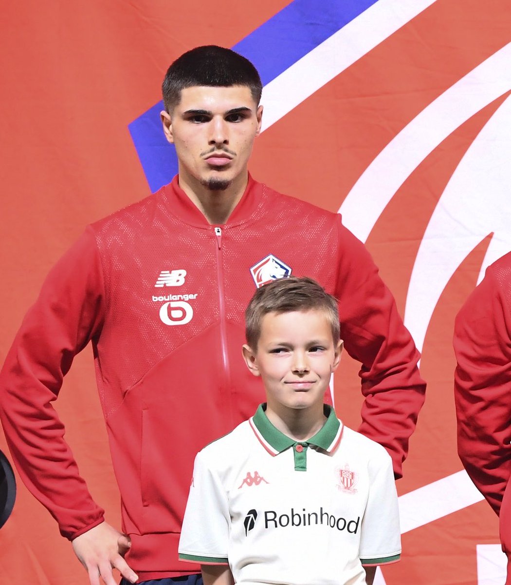 _BeFootball's tweet photo. 𝗖̧𝗔 𝗔 𝗩𝗥𝗔𝗜𝗠𝗘𝗡𝗧 𝗧𝗥𝗢𝗣 𝗗𝗘 𝗙𝗟𝗢𝗪 quand ton entraîneur et tes coéquipiers parlent de toi comme ça 🍿🎙️:

Meunier 🇧🇪 sur Fernandez-Pardo : « Il a une panoplie de qualités incroyables . Il faut qu’il en prenne conscience 𝗣𝗔𝗥𝗖𝗘 𝗤𝗨’𝗜𝗟 𝗡’𝗬 𝗔 𝗣𝗔𝗦 𝗘́𝗡𝗢𝗥𝗠𝗘́𝗠𝗘𝗡𝗧 𝗗𝗘 𝗝𝗢𝗨𝗘𝗨𝗥𝗦 𝗖𝗢𝗠𝗠𝗘 𝗟𝗨𝗜. »

Genesio 🇫🇷 : « Lorsque vous avez un joueur avec un tel potentiel, 𝗩𝗢𝗨𝗦 𝗗𝗘𝗩𝗘𝗭 𝗘̂𝗧𝗥𝗘 𝗘𝗡𝗖𝗢𝗥𝗘 𝗣𝗟𝗨𝗦 𝗘𝗫𝗜𝗚𝗘𝗔𝗡𝗧𝗦 𝗤𝗨’𝗔𝗩𝗘𝗖 𝗖𝗘𝗨𝗫 𝗤𝗨𝗜 𝗢𝗡𝗧 𝗨𝗡 𝗣𝗘𝗨 𝗠𝗢𝗜𝗡𝗦 𝗗𝗘 𝗧𝗔𝗟𝗘𝗡𝗧. »

Les stats de Fernandez-Pardo 🇧🇪🇪🇸(𝟮𝟬𝟬𝟱) en L1 cette saison :

🏟️ 26 matchs 
⚽️ 8 buts
🎯 5 passes décisives 

𝗗𝗘́𝗖𝗜𝗦𝗜𝗙 𝗨𝗡 𝗠𝗔𝗧𝗖𝗛 𝗦𝗨𝗥 𝗗𝗘𝗨𝗫. 💎 

(@lequipe)