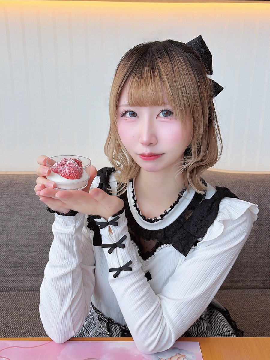 ろあ tweet media