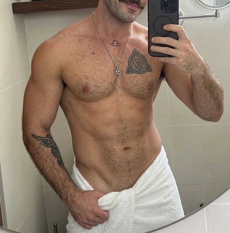 stonedworkout's tweet photo. Banho, vem? 😏💦 https://t.co/U6YvgDS42Q