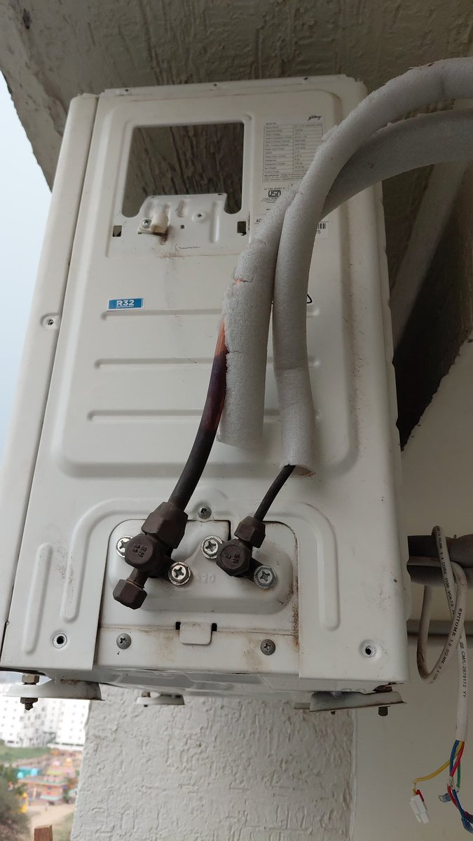 zeboptions's tweet photo. @GodrejAppliance Service Request #78994383 has been ignored for days. Your Hyd vendor won't answer calls for a PCB replacement covered under my 5-year warranty. Is this the "SmartCare" you promise? Fix this ASAP. #hyderabadgodrej #Godrej #CustomerServiceFail https://t.co/mHOB7FUhYv