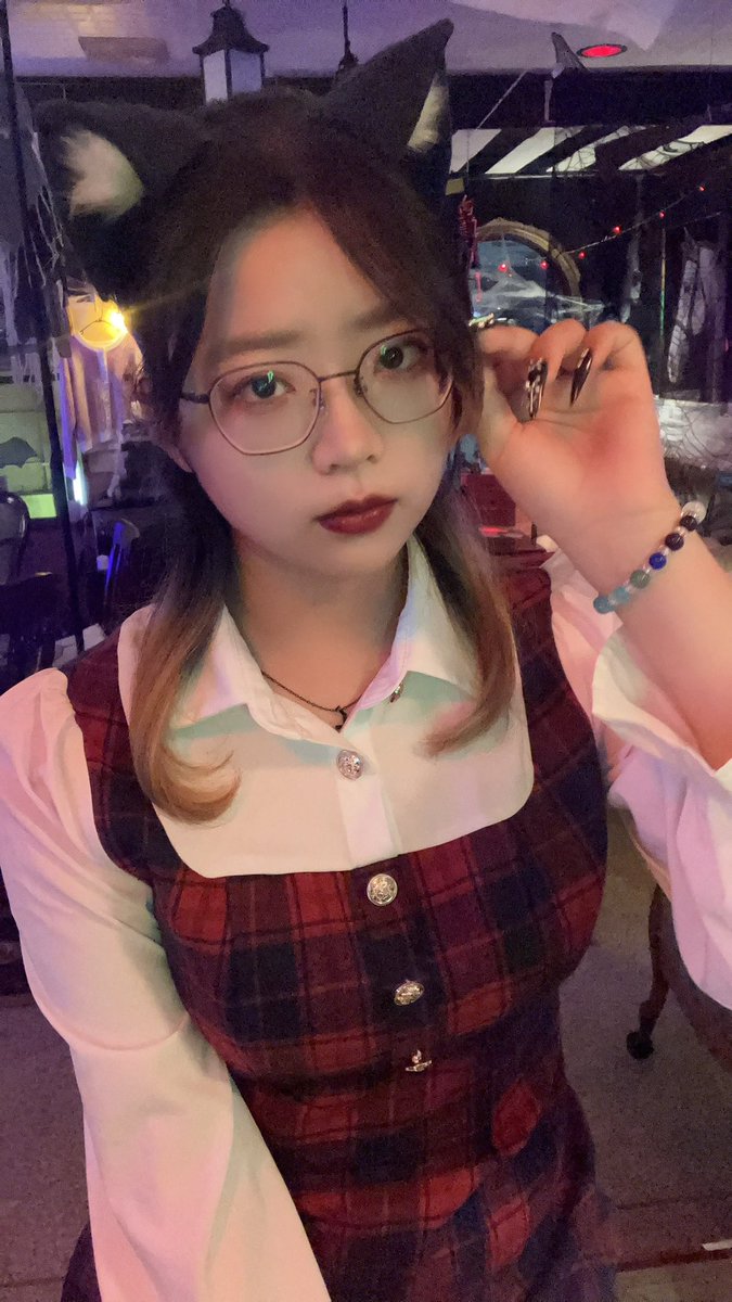スナック出勤ーーー
カラコンしばらくお休みするンゴねぇ
人間の来店待ってるーーー

<a href="/BAR1031yas/">ホーンテッドBAR</a>