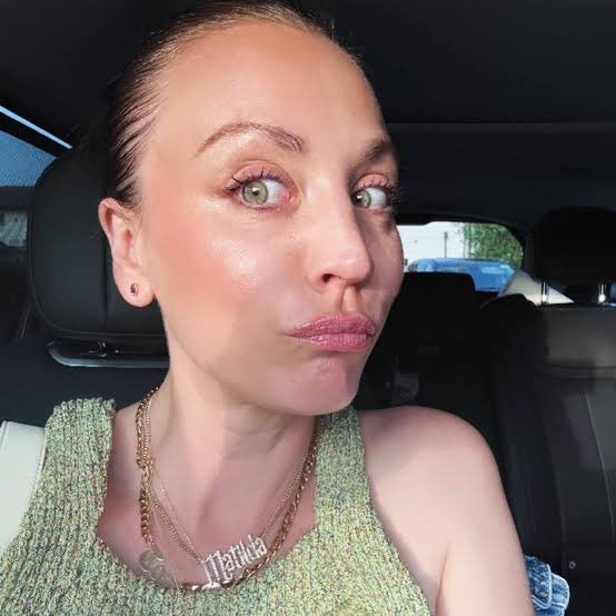 kaley Cuoco tweet media