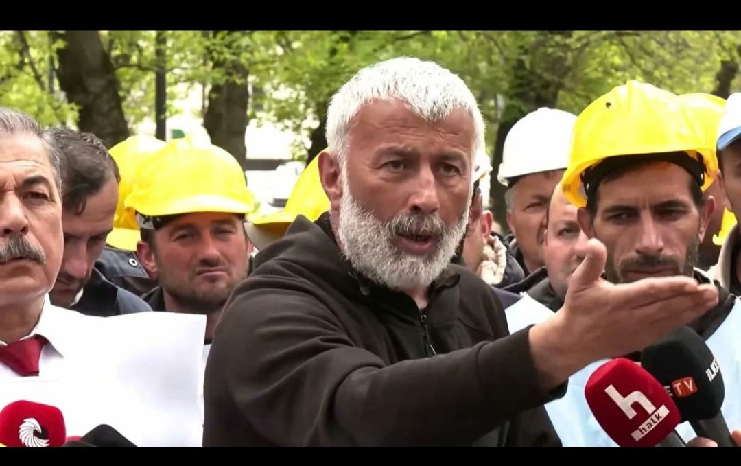ebruergut's tweet photo. #başaranaksu  YA DOKUNMAYIN. O ARTIK BU ÜLKENİN KAHRAMANIDIR.
#madenişçileri 
#MadencininHakkınıVer https://t.co/z8nKazGzaB