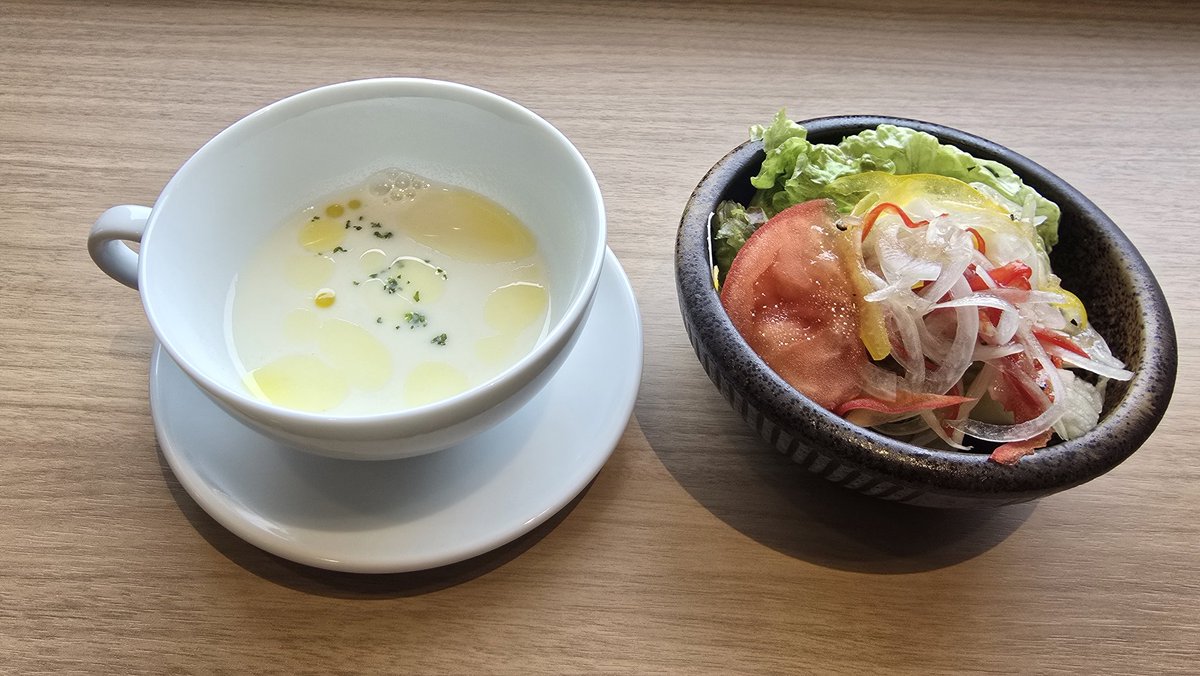 今日も半日･･･
お店の名前はダサいけどちゃんとしたイタリアンのお店が出来ました。
ペペロンチーノ大盛りランチセット