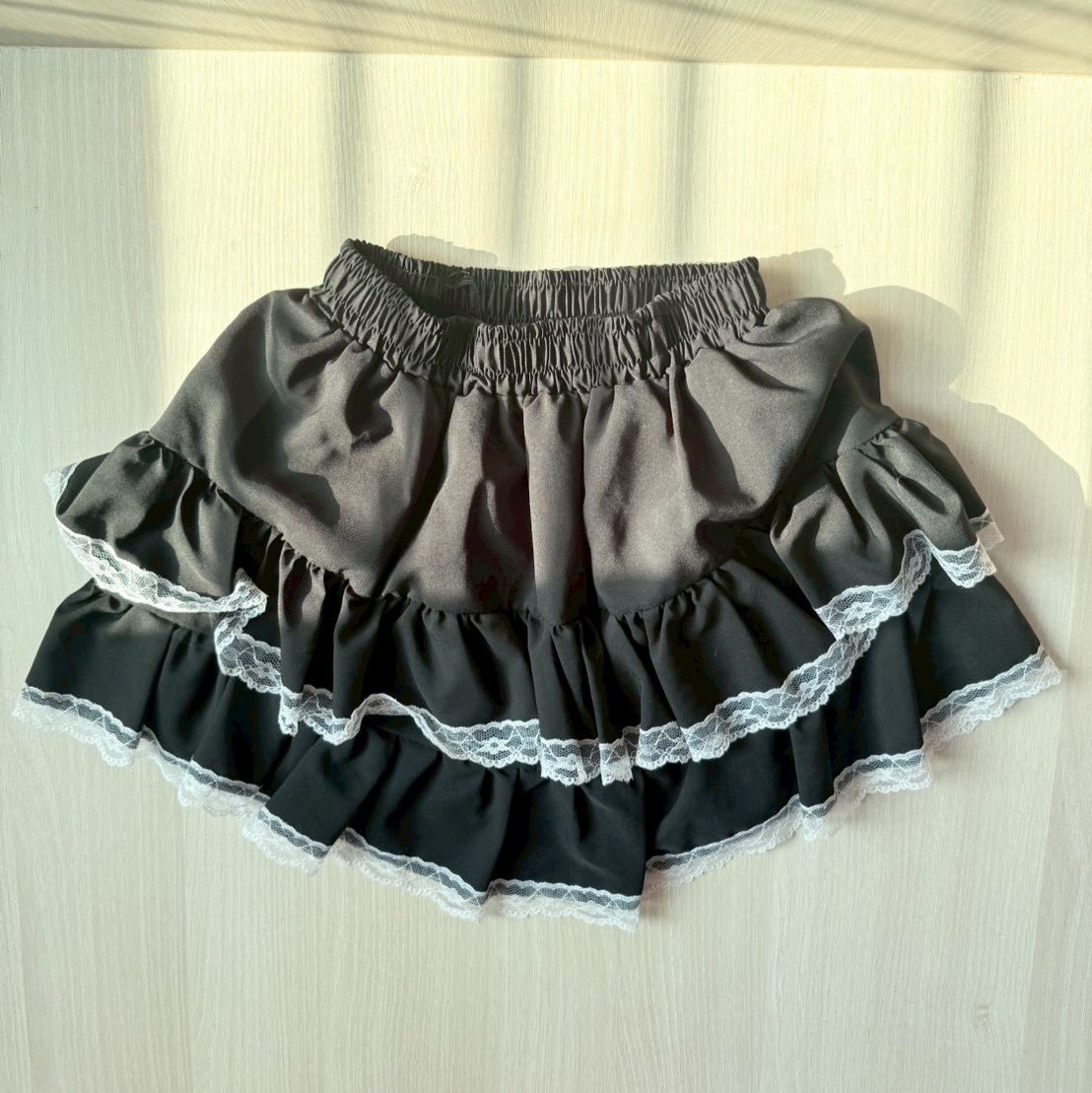 doltesr's tweet photo. กระโปรงสั้นระบายชั้น ๆ แต่งลูกไม้สีขาว ดำ  ♡ ♡
ตัวละ 50฿

#ส่งต่อเสื้อผ้า #ส่งต่อเสื้อผ้ามือสอง #ส่งต่อเสื้อผ้ามือ2 #เสื้อผ้ามือสองราคาถูก #โล๊ะตู้เสื้อผ้า #เสื้อผ้ามือสอง #เสื้อผ้ามือสองสภาพดี #ส่งต่อราคาถูก https://t.co/TAtuK5RAwK