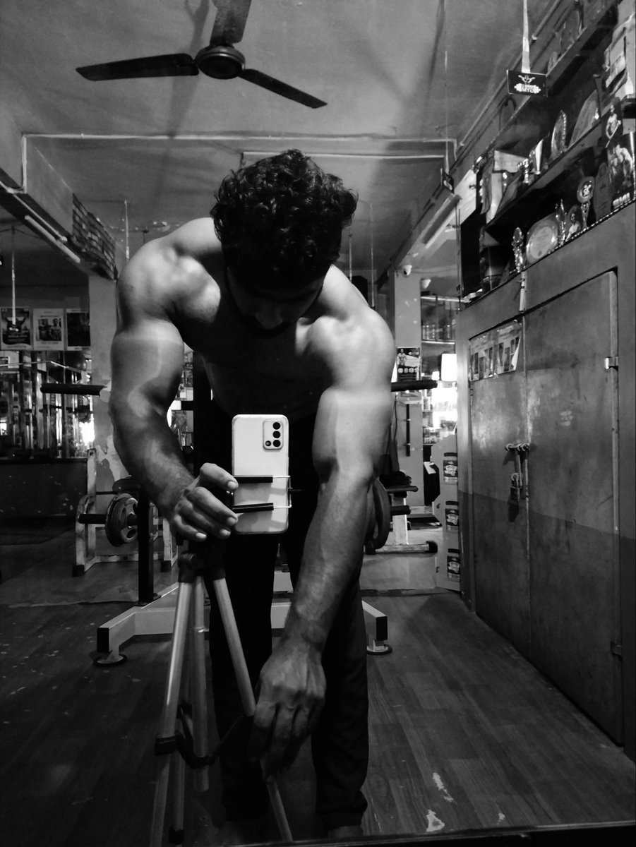 Naveenlifter's tweet photo. Before 93kg✨

No perfect plan.
No perfect days.

Just showing up enough times
until it started showing on me.”

#fitnessindia #gymindia #strengthtraining #musclebuilding #naturalathlete #consistency #discipline #fitindia https://t.co/CWBPHybUrr