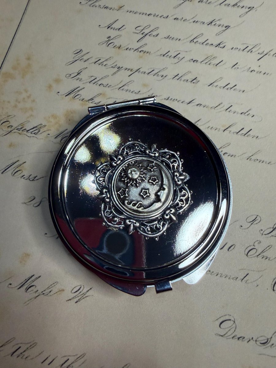 Witschy's tweet photo. Obsidian Pocket Scrying Mirror - Compact makeup Mirror - Compact Must-Have for Purse or Back Pocket
https://t.co/uxdUcqzDrY
#mothersdaygift #giftidea #gift #etsygifts #handmadejewelry #giftforher #shopping #gift #scryingmirror #scrying #shop #handmade #obsidian https://t.co/fQg49zpCRE