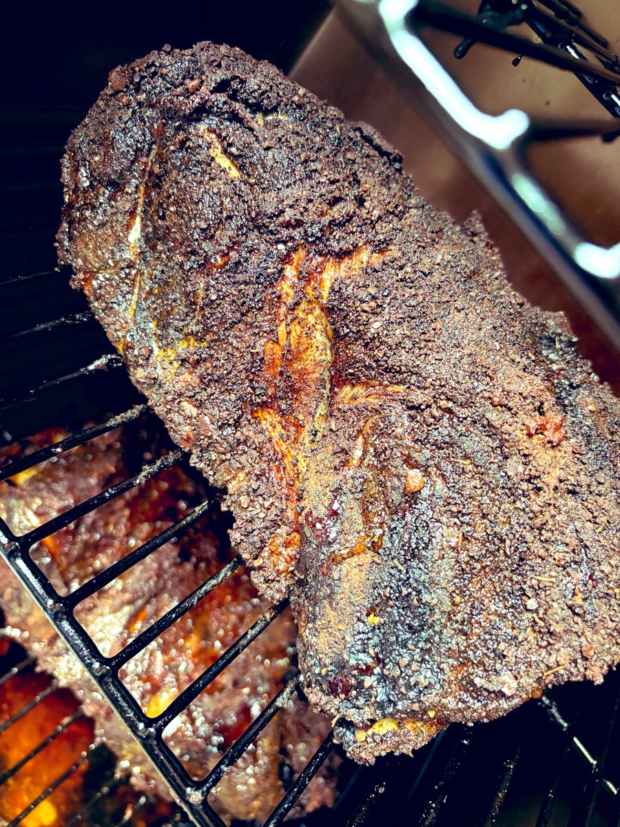 WonderPenguin's tweet image. four more hours to go, last load of hickory 🫡