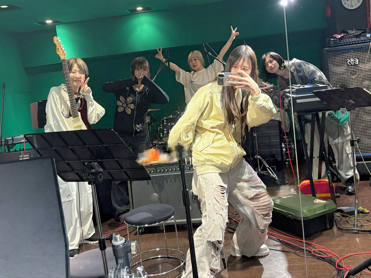 ruka_staff's tweet photo. 三品瑠香BANDLIVE2026
- 或いは、超現実 -

サポートいただくバンドメンバーを紹介‼️

Key.&amp;Bandmaster HOHMIE @_m_i_p_o_ 
Gt. Kurara @kurara0131
Ba. shizupi @shizupy55
Dr. 茄子川 @Nasukawa_natsue

チケット一般発売中！！
https://t.co/GPlV4ViuiW https://t.co/vpLbOim4R9